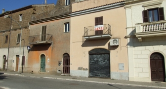 Bilocale con terrazzo in vendita a Castel S. Elia